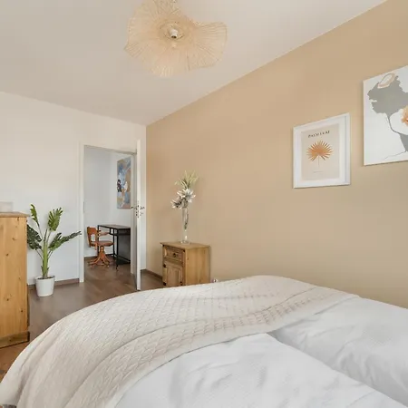 Modern With Balcony In By Renters Appartement *